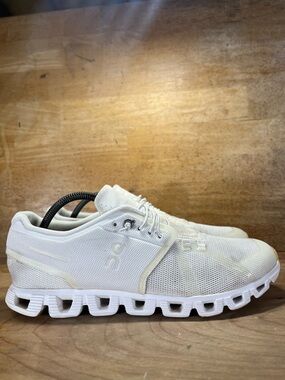 On Cloud 5 REFLECTIVE LIGHTWEIGHT Mens Size 10.5 Running Shoes Sneakers White